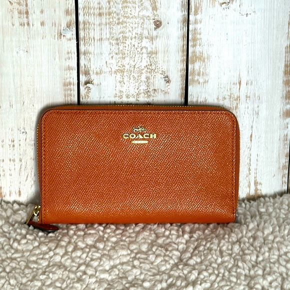 Coach Medium Zip Wallet in Signature Canvas - Picture 1 of 3